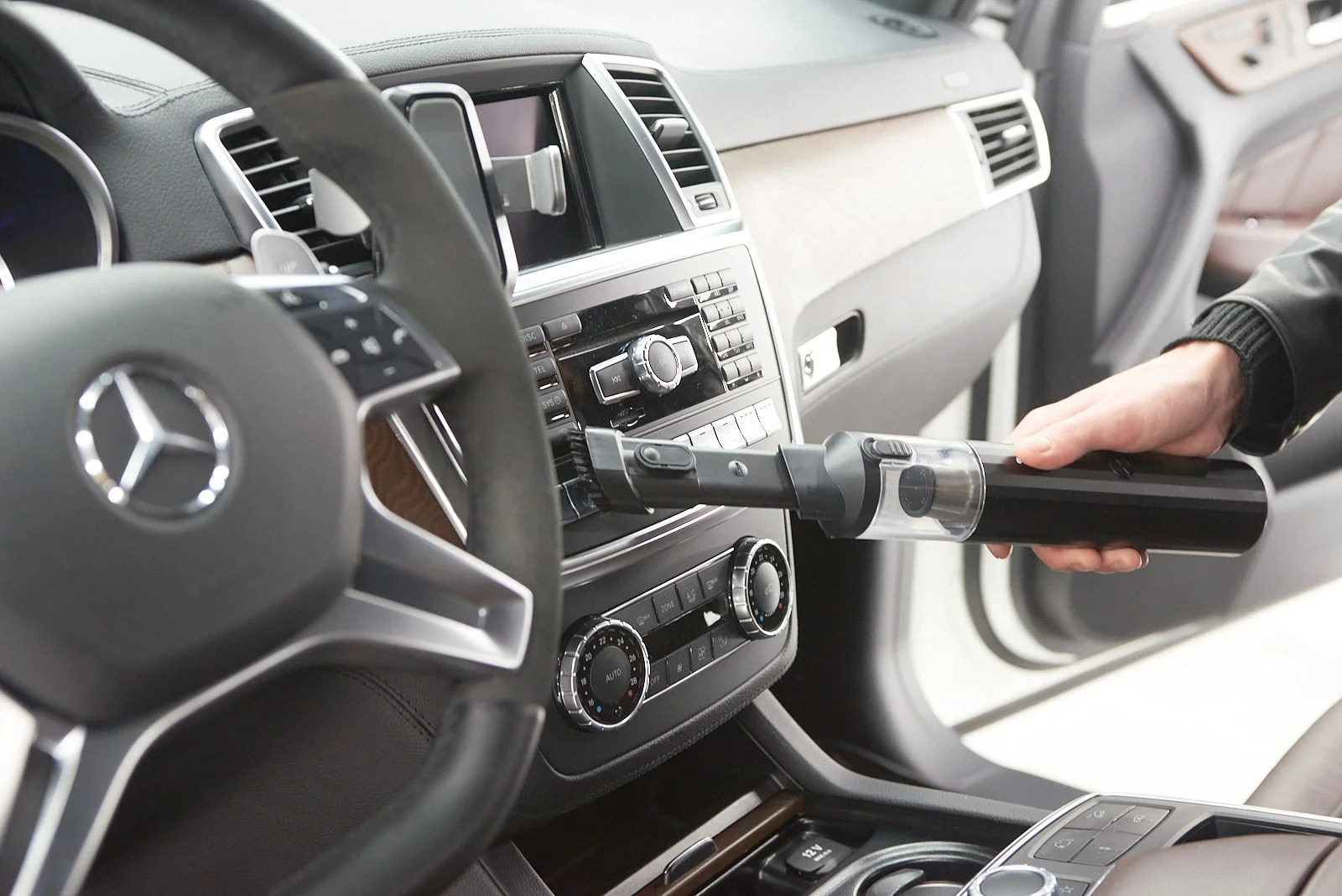 cordless handheld vacuum for Mercedes-Benz C-Class